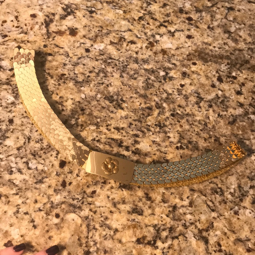 VINTAGE gold women’s belt with floral detail size small medium